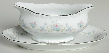 Gracious Gravy Boat & Underplate