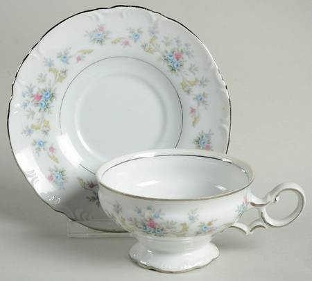 Gracious Footed Cup & Saucer Set
