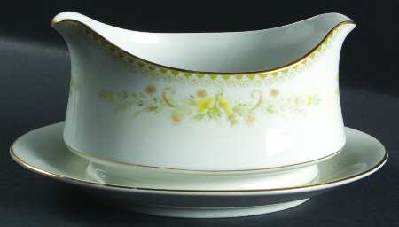 Greenbriar Gravy Boat with Attached Underplate