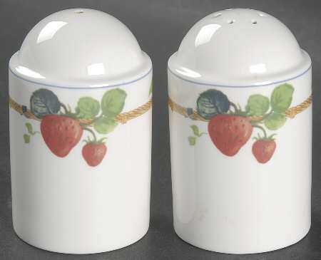 Grande Harvest Salt & Pepper Set