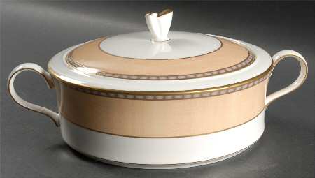Grand Manner Round Covered Vegetable