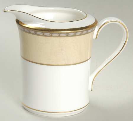 Grand Manner Creamer