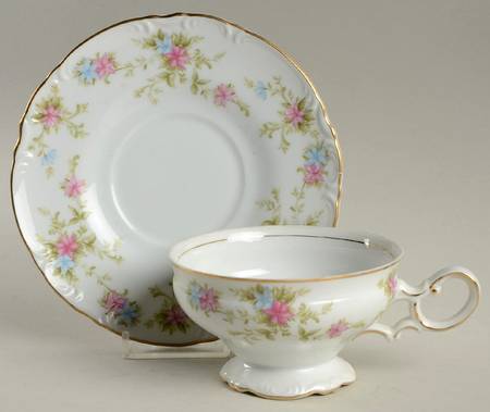 Guinevere Footed Cup & Saucer Set