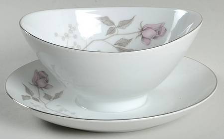 Gwen Gravy Boat with Attached Underplate by Mikasa