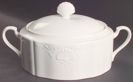 Hampton Bays 2 Quart Oval Covered Casserole