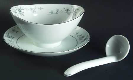 Hayden Gravy Boat with Attached Underplate