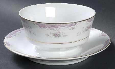 Heirloom Gravy Boat with Attached Underplate
