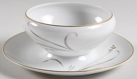 Hisako Gravy Boat with Attached Underplate