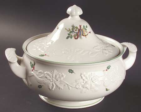 Holiday Season 2.25 Qt Round Covered Casserole