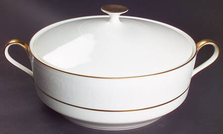 Hunter Round Covered Vegetable