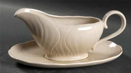 Iris Gravy Boat & Underplate