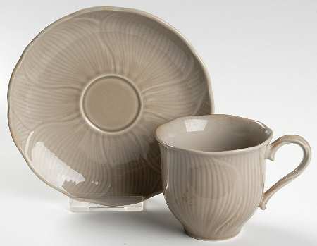 Iris Flat Cup & Saucer Set