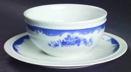 Jardin Bleu Gravy Boat with Attached Underplate