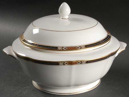 Jeweltone Black 2 Qt Round Covered Casserole