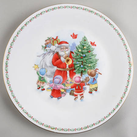 Jolly St. Nick 12" Chop Plate (Round Platter) by Mikasa
