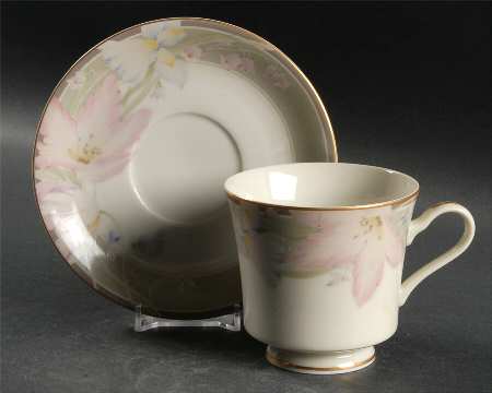 Katherine Footed Cup & Saucer Set