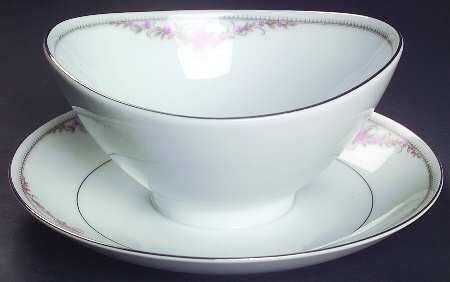 Kensington Gravy Boat with Attached Underplate