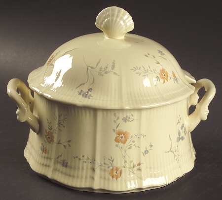Kent Tureen &  Lid