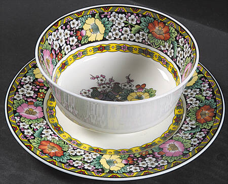 Kutani Bird Gravy Boat with Attached Underplate
