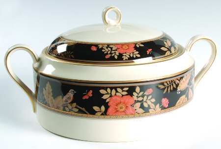Lavish Meadow Round Covered Vegetable