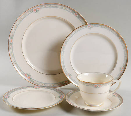 La Rose 40 Piece Estate Set
