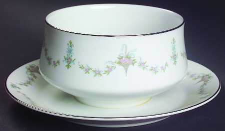 Laureate Gravy Boat with Attached Underplate