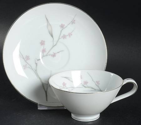 Laurie Footed Cup & Saucer Set