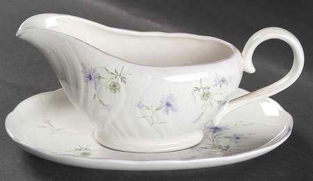 Light Touch Gravy Boat & Underplate