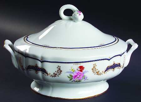 Lorraine Oval Covered Vegetable