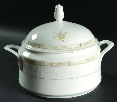 Lyon Round Covered Vegetable