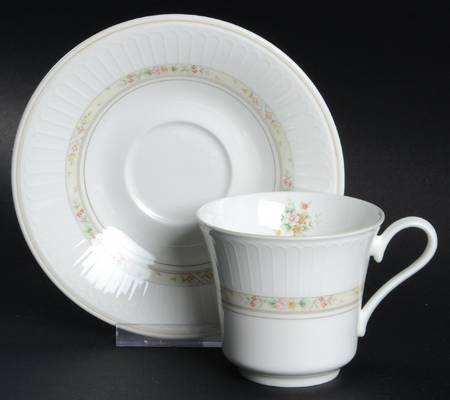 Lyon Flat Cup & Saucer Set