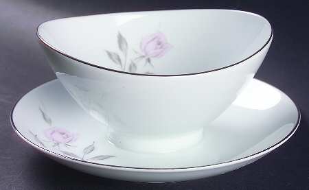 Madeleine Gravy Boat with Attached Underplate