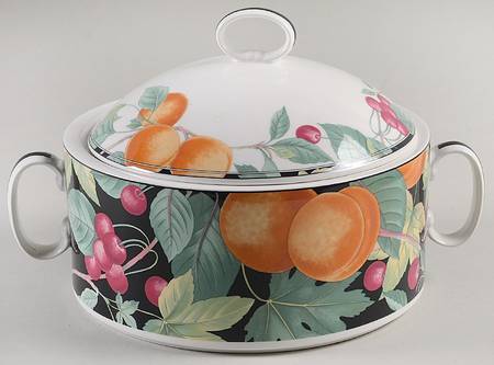 Majestic Meadow 2 Qt Round Covered Casserole
