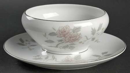 Mandarin Gravy Boat with Attached Underplate