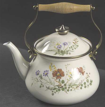 Margaux Metal Kettle & Lid