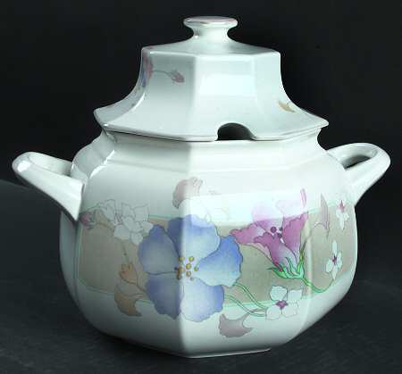 Marika Tureen &  Lid by Mikasa