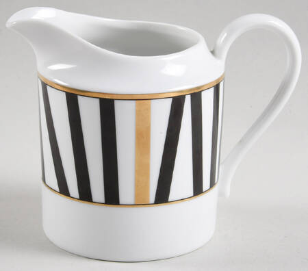 Marquee Black Creamer