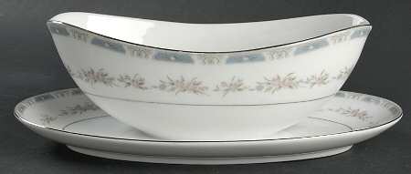 Melville Gravy Boat with Attached Underplate