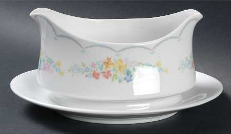 Memoire Gravy Boat with Attached Underplate