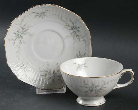 Meadow Spray Footed Cup & Saucer Set