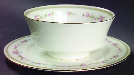 Millbrooke Gravy Boat with Attached Underplate