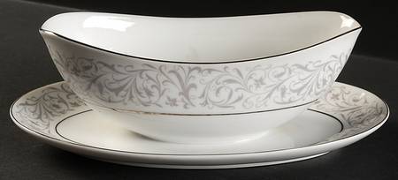 Minerva Gravy Boat with Attached Underplate