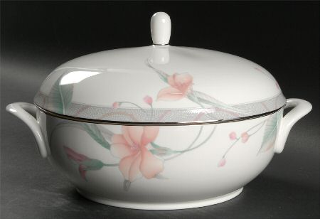 Mirabelle 2 Qt Round Covered Casserole