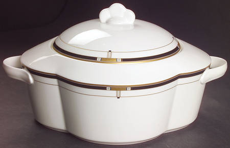 Monte Cristo Black 2.25 Quart Oval Covered Casserole