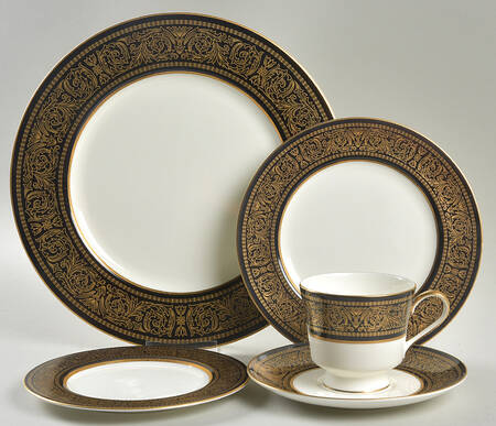 Mount Holyoke 40 Piece Estate Set