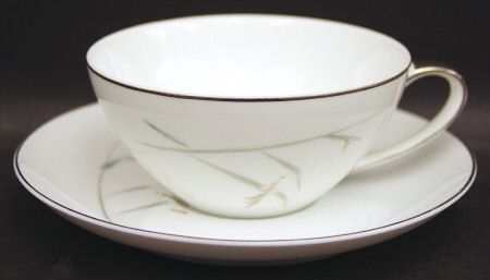 Moji Flat Cup & Saucer Set