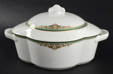 Monarchy Jade 2.5 Quart Oval Covered Casserole