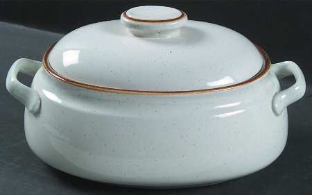 Natural Beauty 2.25 Quart Oval Covered Casserole
