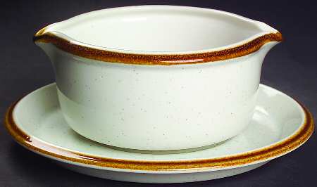Natural Beauty Gravy Boat & Underplate