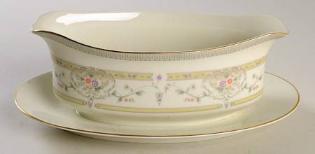 Natalie Gravy Boat with Attached Underplate